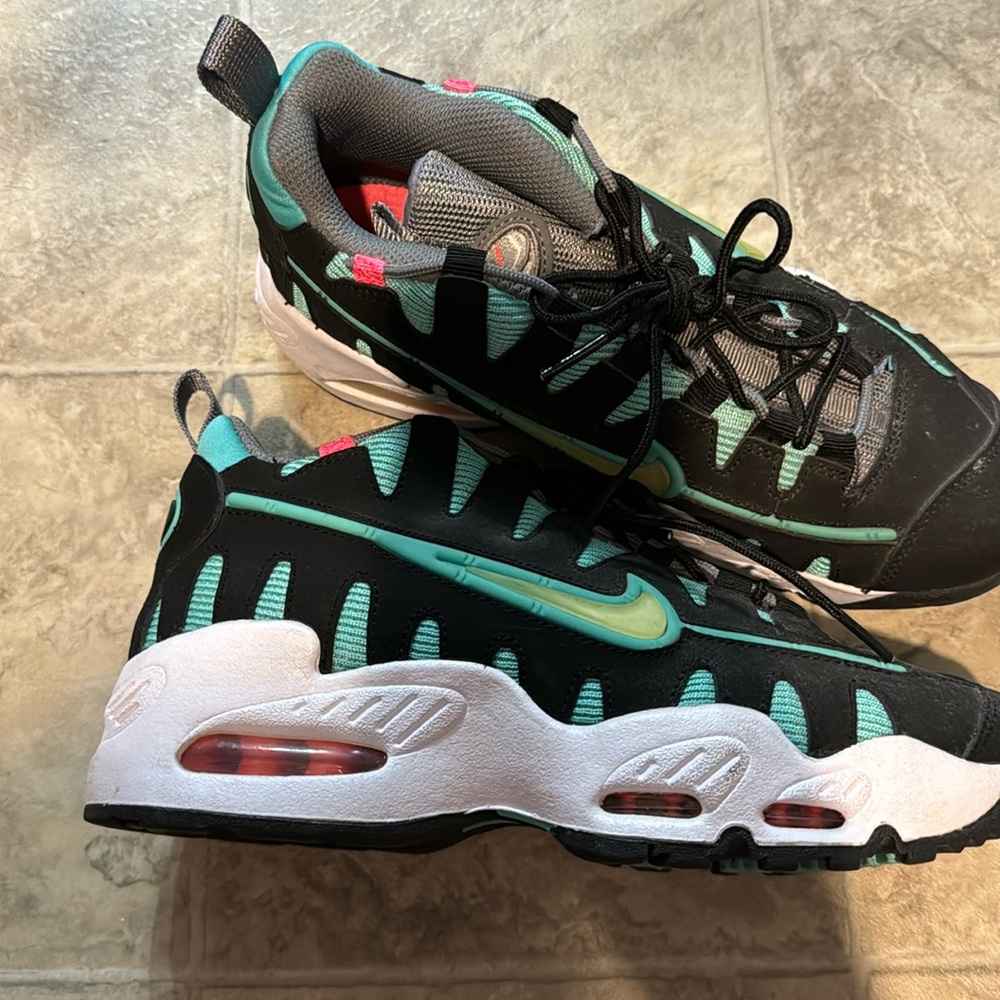 Black teal and pink Nike boys size 5.5